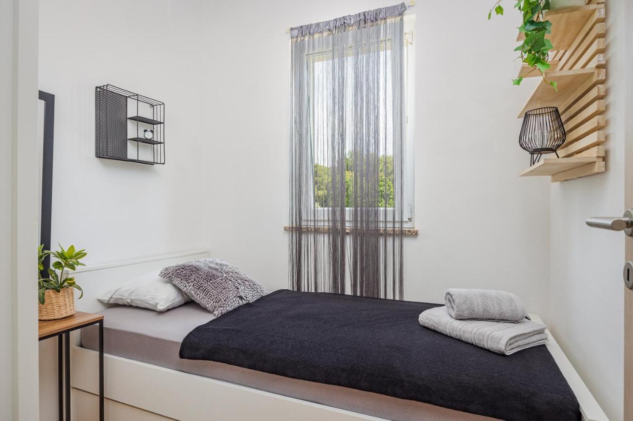 Апартаменти Studio Apartman Marly Пула Екстер'єр фото